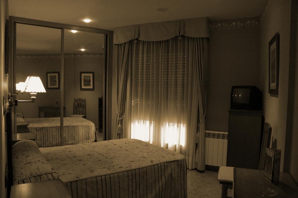 Hotel Casa Carmen Benabarre Bagian luar foto