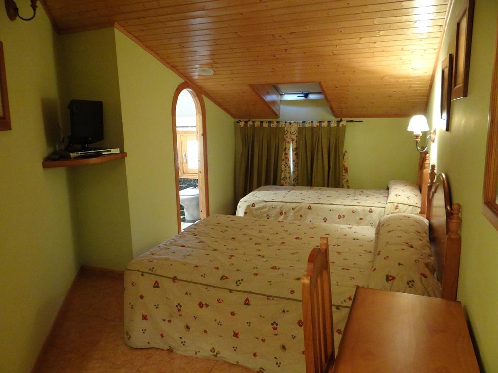 Hotel Casa Carmen Benabarre Bagian luar foto