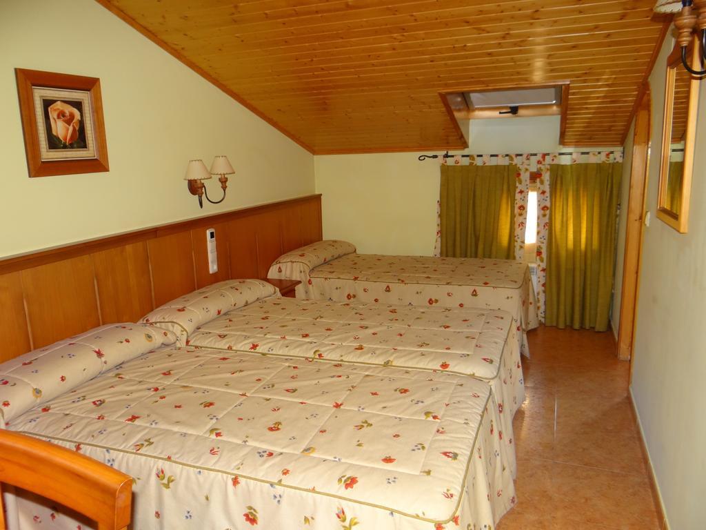 Hotel Casa Carmen Benabarre Ruang foto