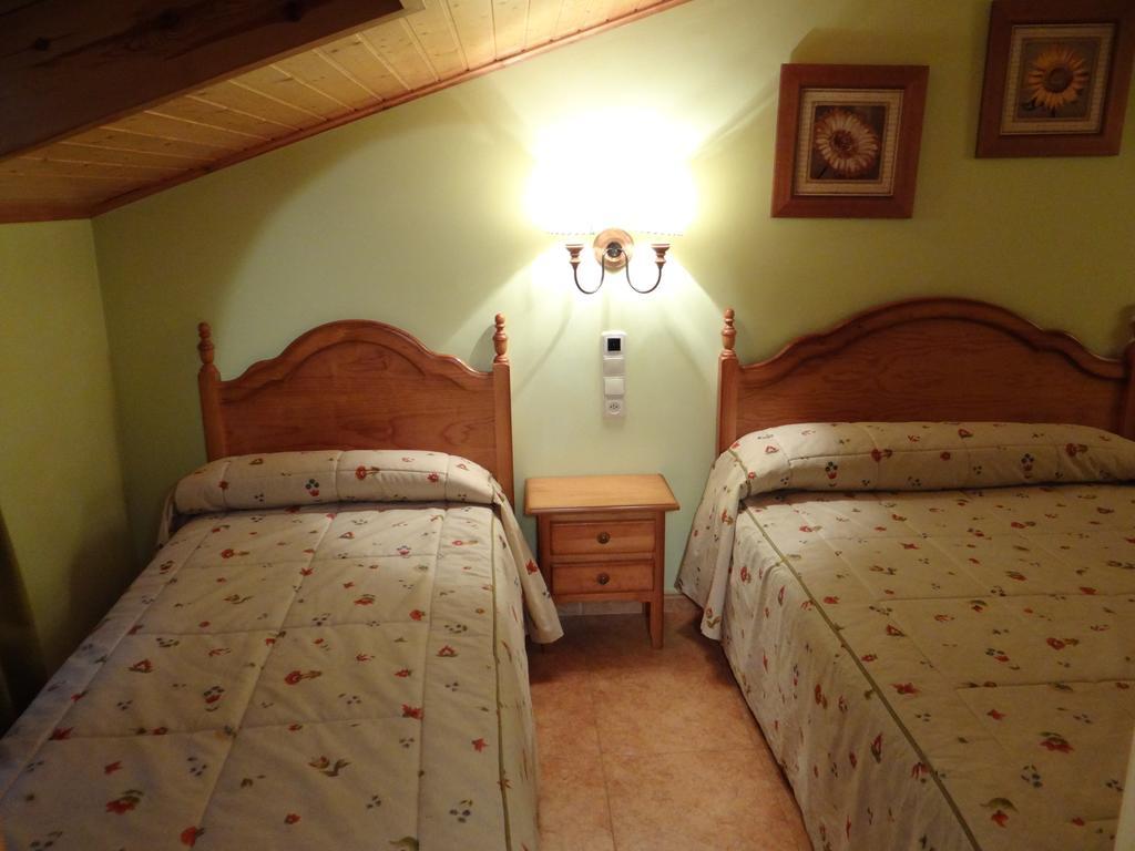 Hotel Casa Carmen Benabarre Ruang foto
