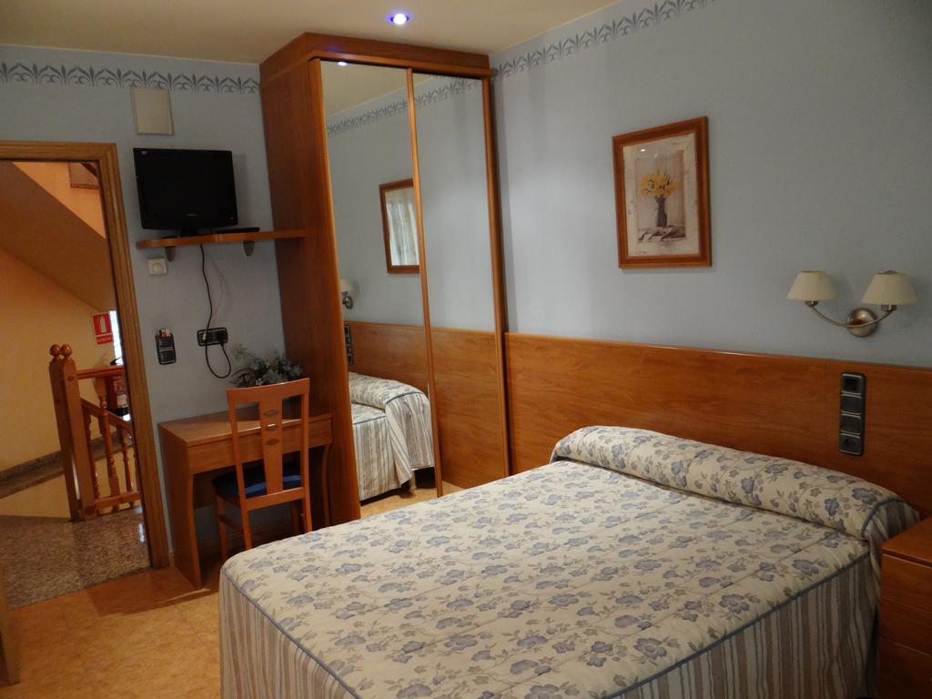 Hotel Casa Carmen Benabarre Ruang foto
